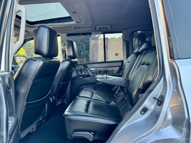Mitsubishi Pajero-18