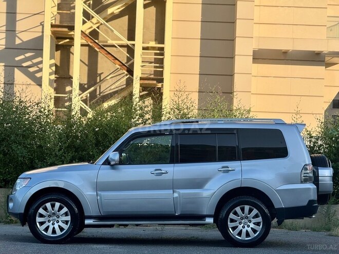 Mitsubishi Pajero-7