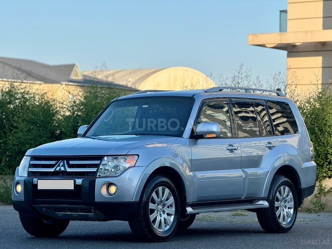 Mitsubishi Pajero-6