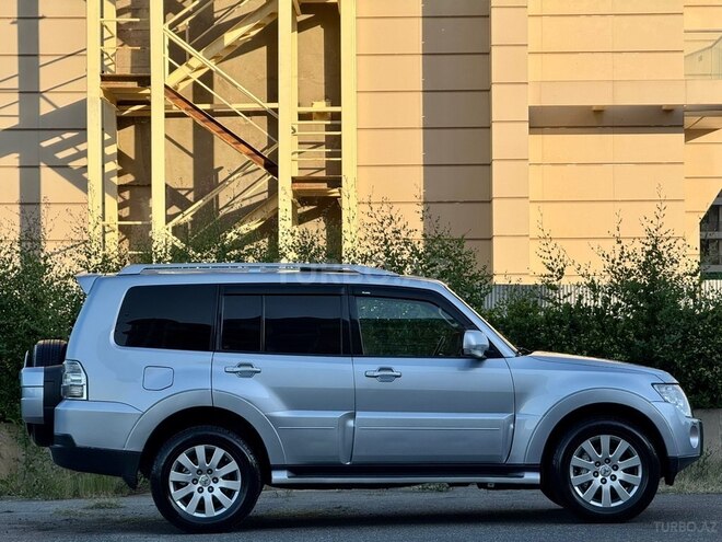 Mitsubishi Pajero-8