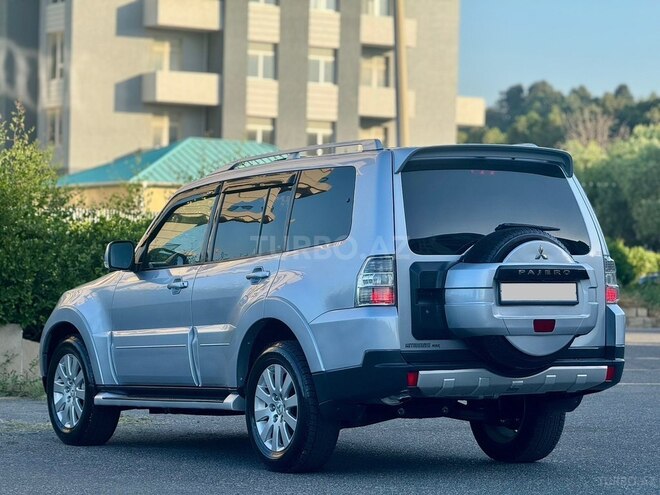 Mitsubishi Pajero-13