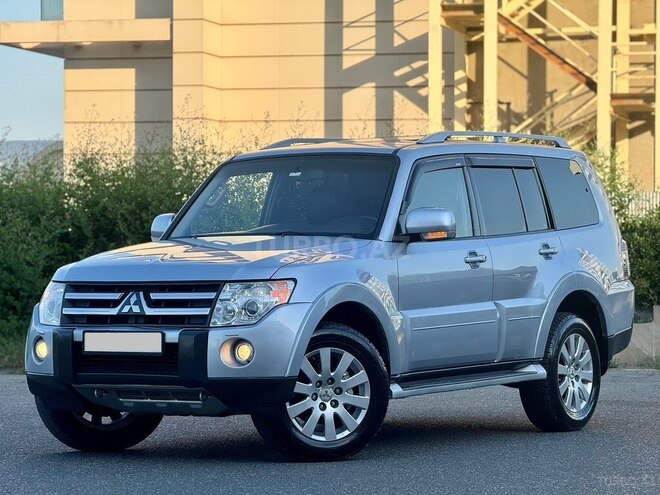 Mitsubishi Pajero-4