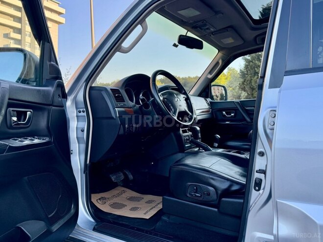 Mitsubishi Pajero-16