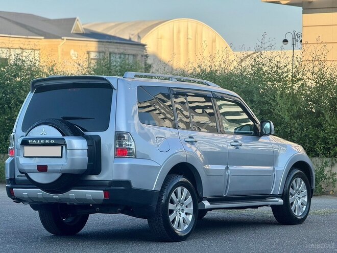 Mitsubishi Pajero-14