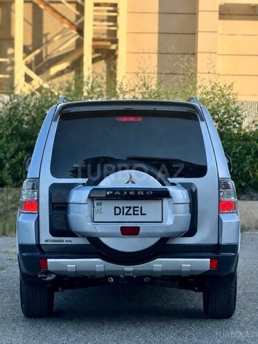 Mitsubishi Pajero-10