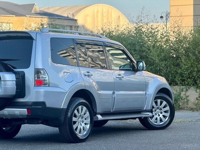 Mitsubishi Pajero-11