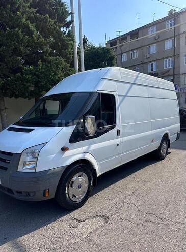 Ford Transit-4