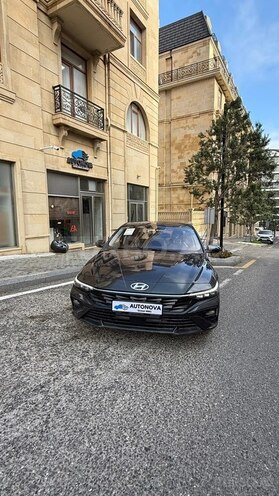Hyundai Elantra-1