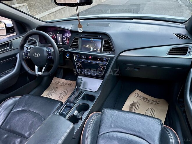 Hyundai Sonata-12