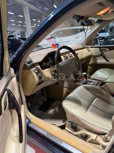 Mercedes E 240-11