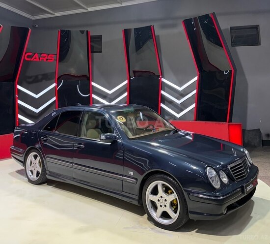 Mercedes E 240-1