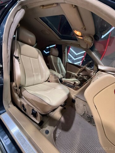 Mercedes E 240-13