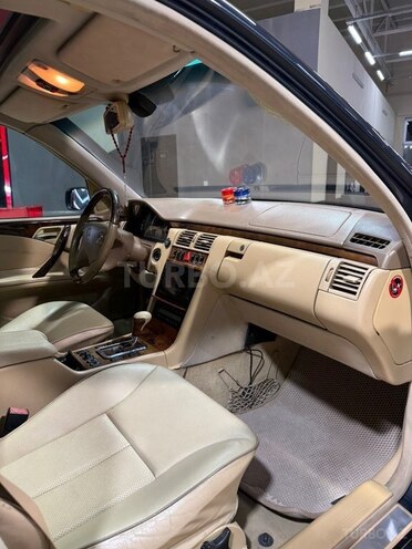 Mercedes E 240-12