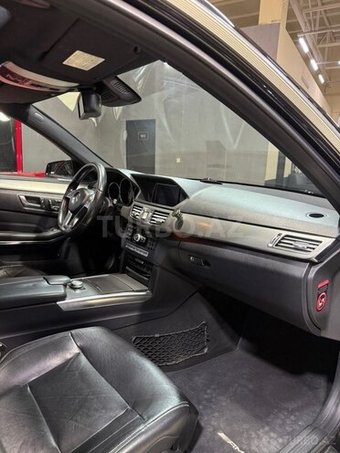 Mercedes E 250-13