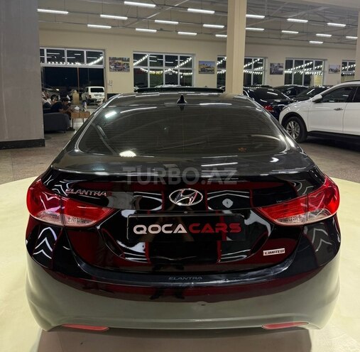 Hyundai Elantra-11