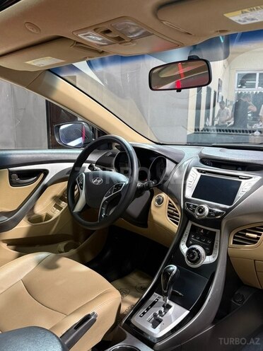 Hyundai Elantra-15