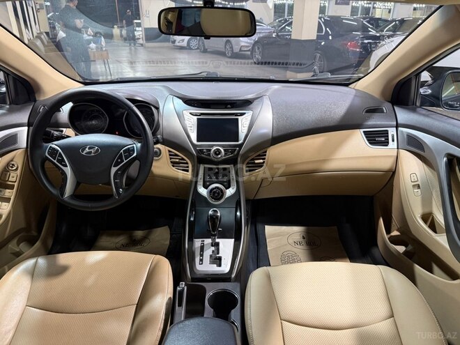 Hyundai Elantra-17