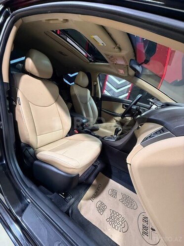 Hyundai Elantra-13