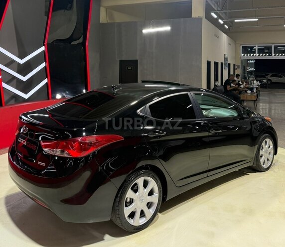 Hyundai Elantra-8