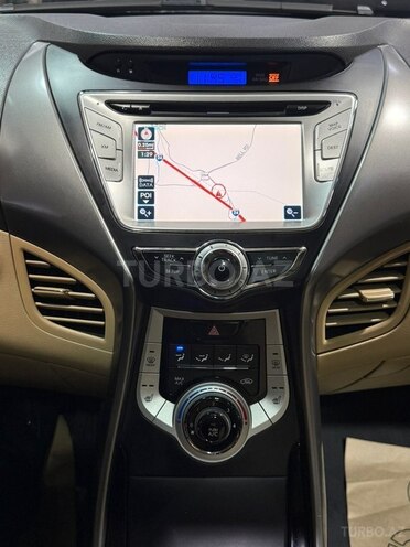 Hyundai Elantra-20