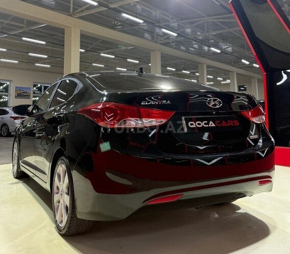 Hyundai Elantra-10