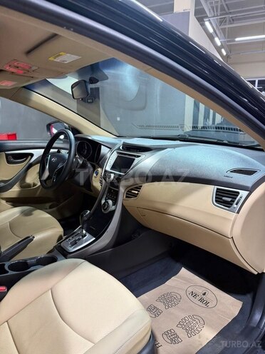 Hyundai Elantra-14