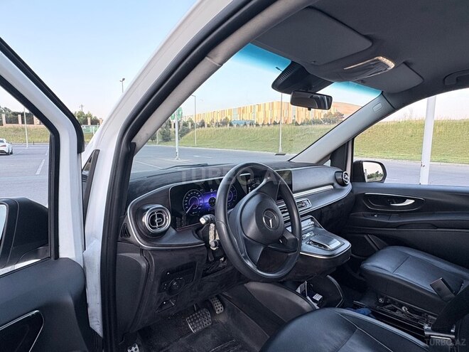 Mercedes Metris-9