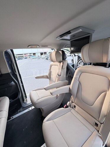 Mercedes Metris-8