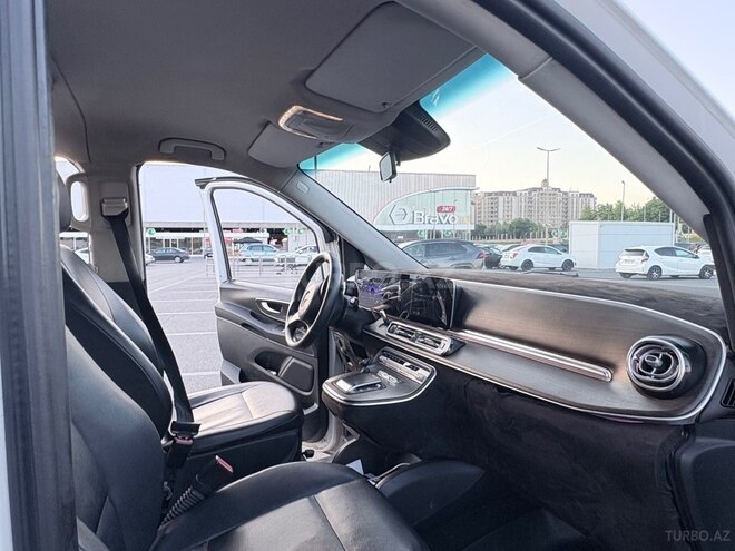 Mercedes Metris-10