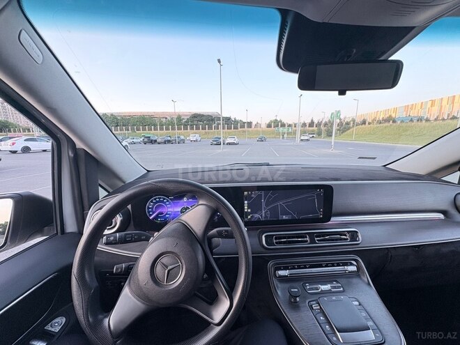 Mercedes Metris-11