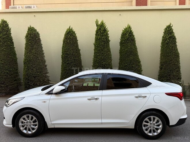 Hyundai Accent-5