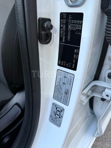 Hyundai Accent-11