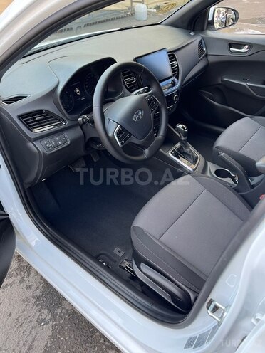 Hyundai Accent-16