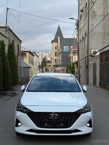 Hyundai Accent-1