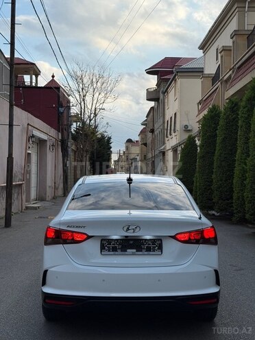 Hyundai Accent-2