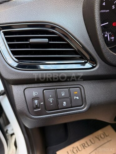 Hyundai Accent-14