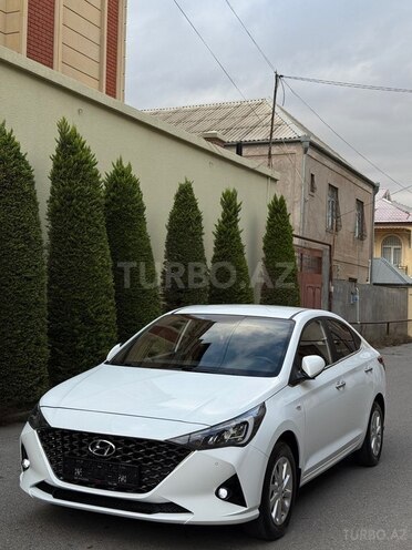 Hyundai Accent-4