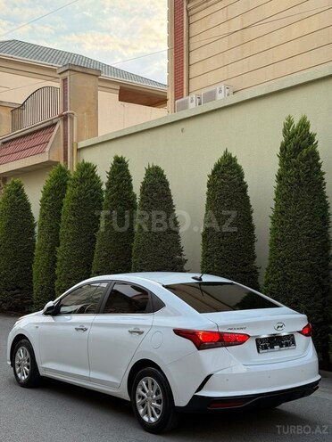 Hyundai Accent-6