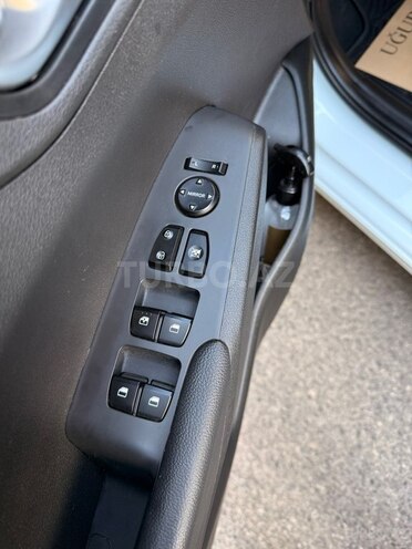 Hyundai Accent-15