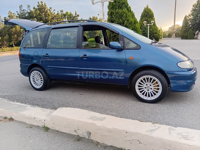 Volkswagen Sharan-5