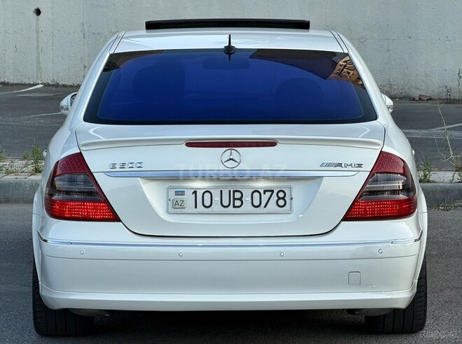 Mercedes E 320-11