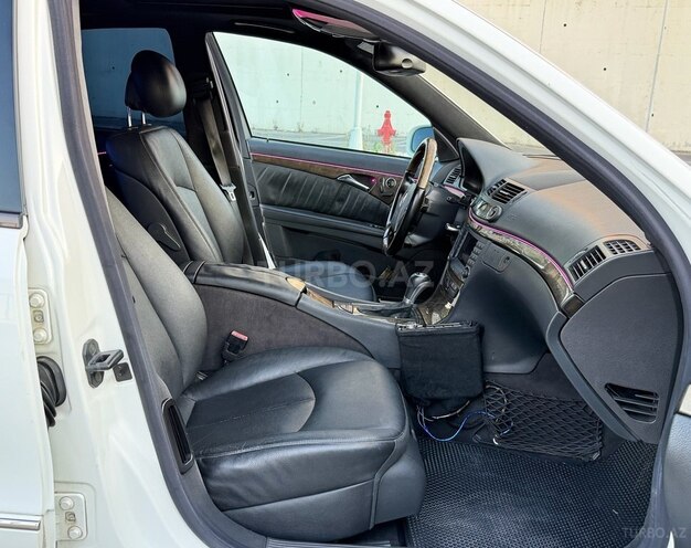 Mercedes E 320-17