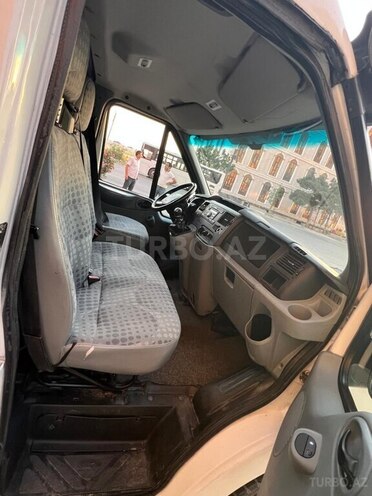 Ford Transit-9
