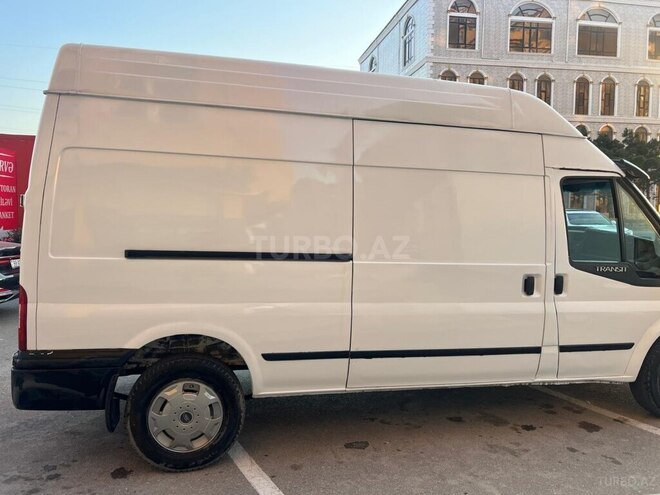 Ford Transit-15