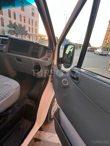 Ford Transit-18