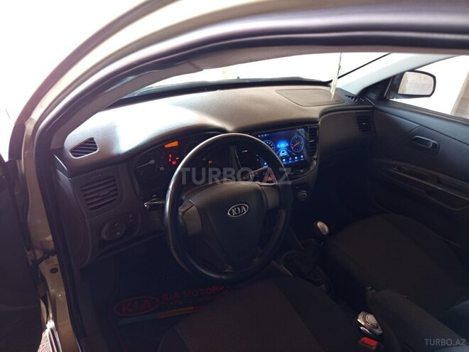 Kia Rio-13