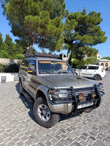 Mitsubishi Pajero-2