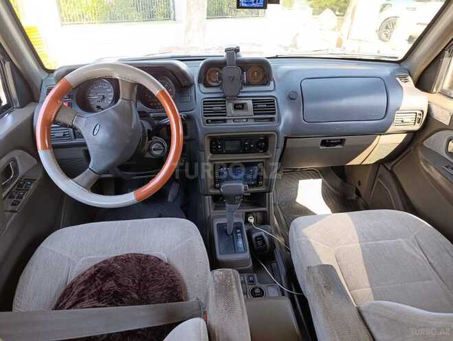 Mitsubishi Pajero-5