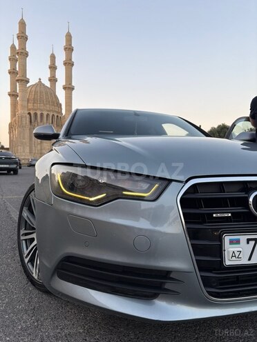 Audi A6-11