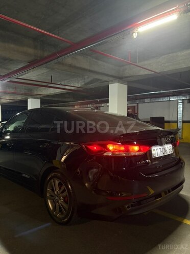 Hyundai Elantra-11